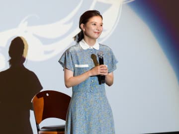芳根京子が集まったファンとデビュー10周年をお祝い「今がいちばん幸せ！」