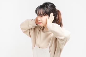 隣人ガチャに外れ…マイホーム購入も半年で引っ越した女性「騒がしさがほぼ毎日続き、ほとんど寝られず」