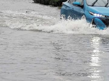 【速報】大雨で道路陥没　車両通行止めに　床上など建物浸水11件　柏市に大雨・洪水警報