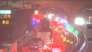 【速報】車3台からむ事故 14人けが　千葉市の京葉道路トンネル内