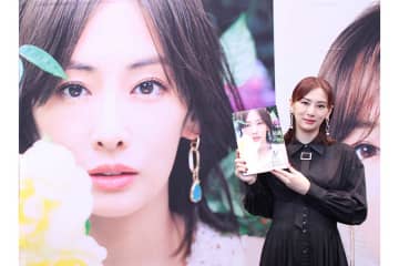 北川景子、7年ぶり写真集のお渡し会を開催　2000人のファンが感動「本当にきれい！」