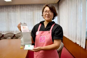 生理の貧困解消へ集めた用品を寄付　学生服リユース店、八千代市の小学校に