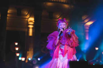 築地本願寺にて〈TOKYO CHEMISTRY〉開催 アイナ・ジ・エンド、yama、水曜日のカンパネラが出演
