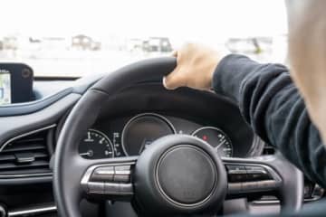 「車で送るよ」 と言ってきた男性がまさかのオラオラ運転　高速で160キロ、一般道でクラクションを鳴らしまくってドン引きした女性