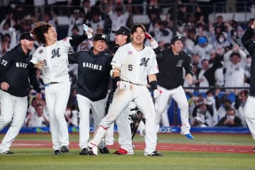 ロッテ、奇跡のサヨナラでファイナル進出　延長10回に3点差を逆転、安田の一打で死闘制す