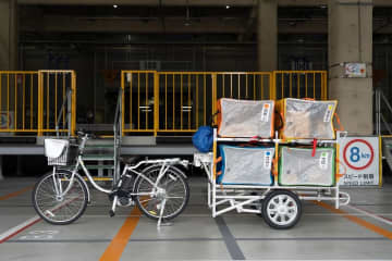 アマゾン、リヤカー付き電動アシスト自転車で配達開始