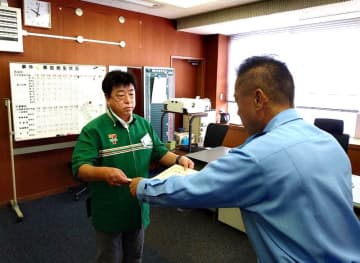 「孫が千葉駅で…」　振り込め詐欺阻止、コンビニ店主表彰　警察駆け付けるまで説得続ける　市原署