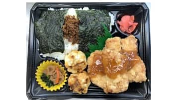 にんにく生姜をきかせた和風の下味に、衣は白醤油を使用しサクサク感が味わえる若鶏竜田揚げ2枚と焼売2個を組み合わせたボリューム感のある「油淋鶏弁当」、ミニストップが本日20日(金)発売