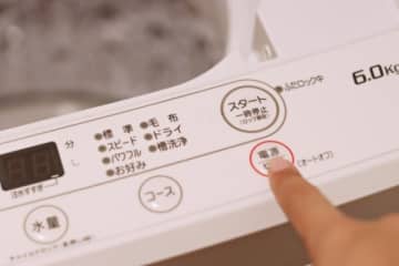 潔癖症で帰宅したら服もバッグも洗う女性　「一度洗濯→ワイドハイターつけ置き→もう一度洗濯」