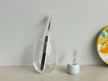 【いつモノコト】先端取替式のエコな歯ブラシ「ソラデー」 化学の力で歯がツルツルに