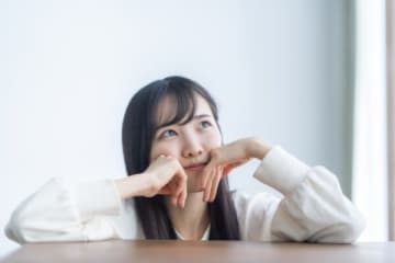 結婚相談所で偶然友人男性とマッチングした女性　「飲み会やらで顔を合わせても一切その話に触れることはなく……」