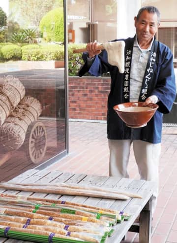 自然薯の収穫期到来、粘り気十分　君津・清和地区　試し掘りで「小ぶりも味良し」