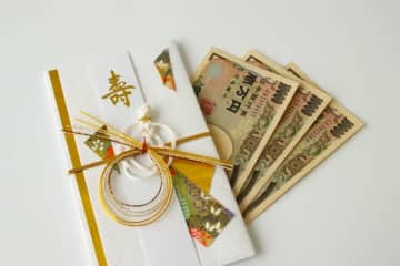 「ご祝儀は4世帯で10万円でした。みごとに大赤字でした」娘の結婚式にある親戚を招待したことを後悔する母親