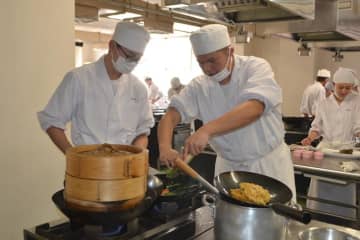 地域資源を中華料理へ　調理師専門校でコンテスト　千葉市　「えびハスまき」が優勝
