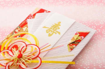 旧友の結婚式でご祝儀5万円包んだ女性　自身の式では「ご祝儀どころかプレゼントもなし」で絶縁