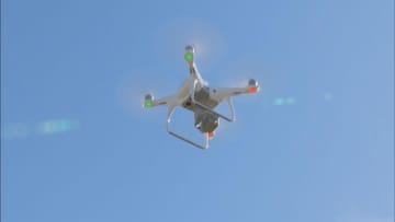         畑にドローン　大豆の育ち具合を調べる実証実験　愛知・新城有教館高校      