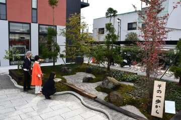 伊能忠敬による日本地図作りの「一歩」庭園に　書道や絵画の力作も　香取市民文化祭