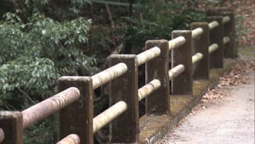 「シカ見たい」スマホ撮影中か　車降り 橋から転落 女性死亡