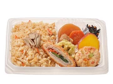 舞茸おこわに鶏つくねなど7種類のおかずを組み合わせた税込540円の幕の内弁当! セブン‐イレブンが「舞茸おこわのお弁当」を発売