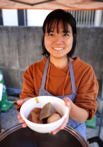勝浦朝市で人と向き合う　移住きっかけにおでんブース出店　富永優子さん（30）