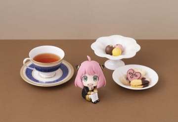 「るかっぷ SPY×FAMILY アーニャ・フォージャー」再販！ 11月9日予約開始座って見上げるキュートなアーニャがデスクにちょこん