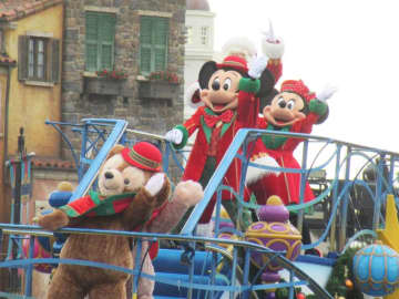 ディズニー、8日からクリスマスイベント　4年ぶり完全復活　クリスマスツリーも登場　報道陣に公開