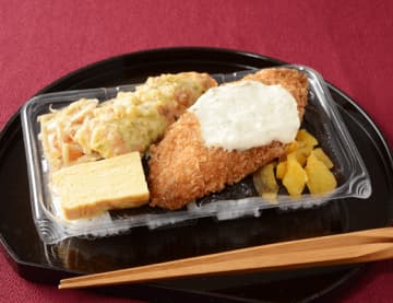 常温保管で出かけ先でも温めずにすぐに食べられる! のりを敷いたご飯の上に白身フライ、ちくわ天、卵焼き、きんぴら牛蒡をのせて税込430円! ローソンが「のり弁当」を発売