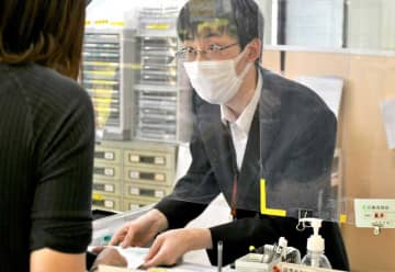 冬場もノーネクタイ　富里市　職員重ね着しやすく　来年3月末まで試行