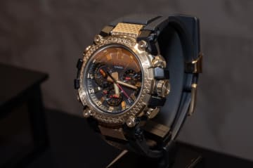 G-SHOCK MT-G、「金の龍」デザインの '24年辰年モデル