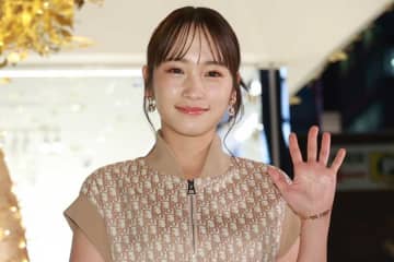 2児の母・川栄李奈、ハイブランドワンピで雰囲気ガラリ「大人っぽい」「美人すぎる」