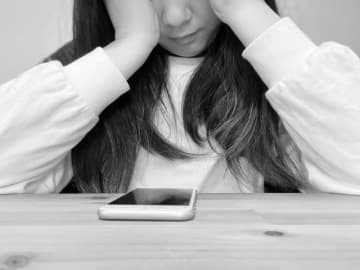 結婚報告のLINEを無視されて友人と絶縁した女性　私は結婚＆出産祝いもしたのに！