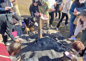 秋の味覚サツマイモ満喫　4年ぶり「いも祭」盛況　「甘くておいしい」特産焼き芋に笑顔　香取・栗源