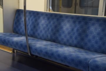 恐怖！電車で何度も体を密着させてくる男　「ちょっと！あいつやばくね？」と助けてくれる人がいて……