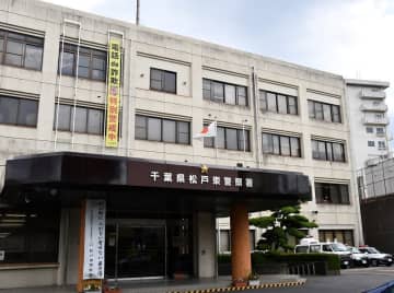 停止中の車に追突、運転男性にけが負わす　事故後に会話するも逃走　ひき逃げ疑いで男逮捕　千葉・松戸