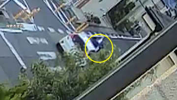 【独自】十字路で車と自転車衝突　ボンネット上で15メートル移動　過去にも“あわや事故”の瞬間