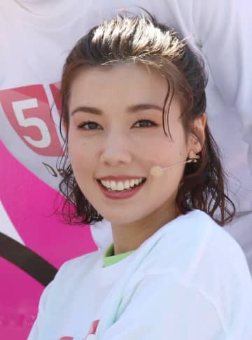 仲里依紗、肌見せコーデを披露！→あらわになった腹部に「割れてる？」「トレーニングの成果ですね」とファン驚愕