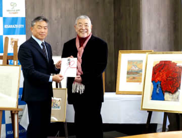 中尾彬さん愛蔵の作品託す　木更津市へ、PR大使継続　「久しぶりに帰ってくるとほっとする」
