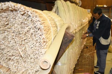 200キロ大しめ縄作り　成田山新勝寺　正月準備着々