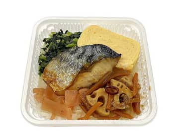 小容量のご飯に炙り焼きさばと和風のおかずを盛りつけて税込345円! セブン‐イレブンが「一膳ごはん 炙り焼きさばと和風おかず」を発売