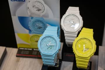 G-SHOCK GA-2100に鮮やかなワントーンカラー