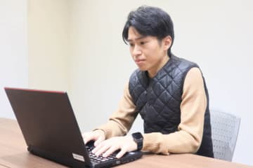 青山商事、カーボンヒーター内蔵ベスト「暖ON」