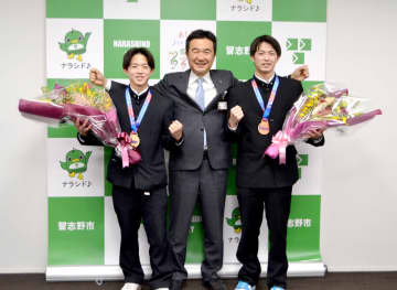 習志野高ボクシング部　片岡兄弟アジア大会快挙を報告　2年雷斗優勝　1年叶夢3位　宮本市長「これからも期待」
