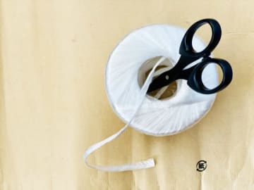 警視庁が“ハサミなしでビニール紐を切る方法”を伝授！　年末の大掃除に「使えそう」と話題