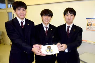 銚商生、老舗嘉平屋と開発　揚げかまぼこで地元の夜空表現　コラボ第2弾は「ムーンナイトボール」