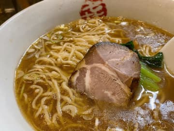 【煮干醤油ラーメン】松戸の「中華そばまるき」は中毒性アリ！【食べログTOP5,000】