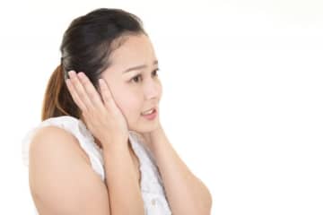 彼氏の料理が不衛生すぎ！焼いた肉を生肉が入っていたトレーに…… 「心底気持ち悪くなって別れました」という女性