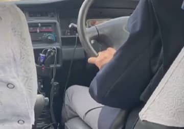 【独自】タクシー運転手が「ラーメン動画」見ながら運転！　“ずるずる”と聞こえ…注意するも 「そうですね」と反省なし