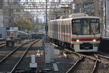 京王電鉄、「カードのタッチ決済」「QRコード乗車」を導入　24年度全駅展開