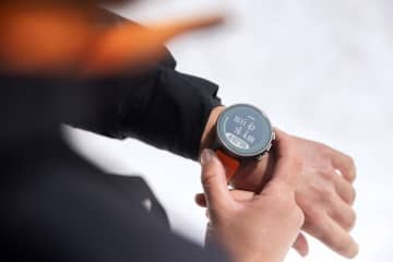 スント×マムート、登山向け「VERTICAL TITANIUM」でコラボ