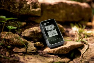 ガーミン、0%からソーラー充電できるハンディGPS